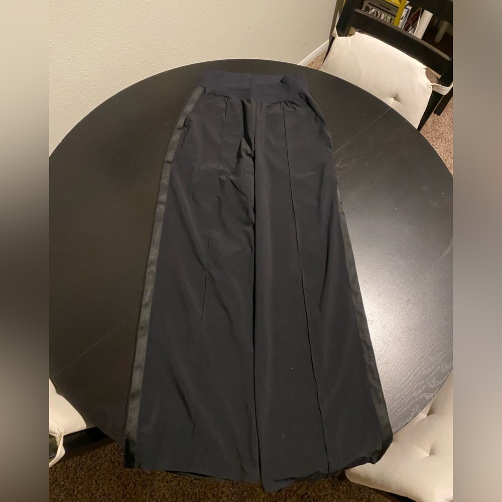 Women’s Athleta Nolita Wide Leg Pants - size 8
